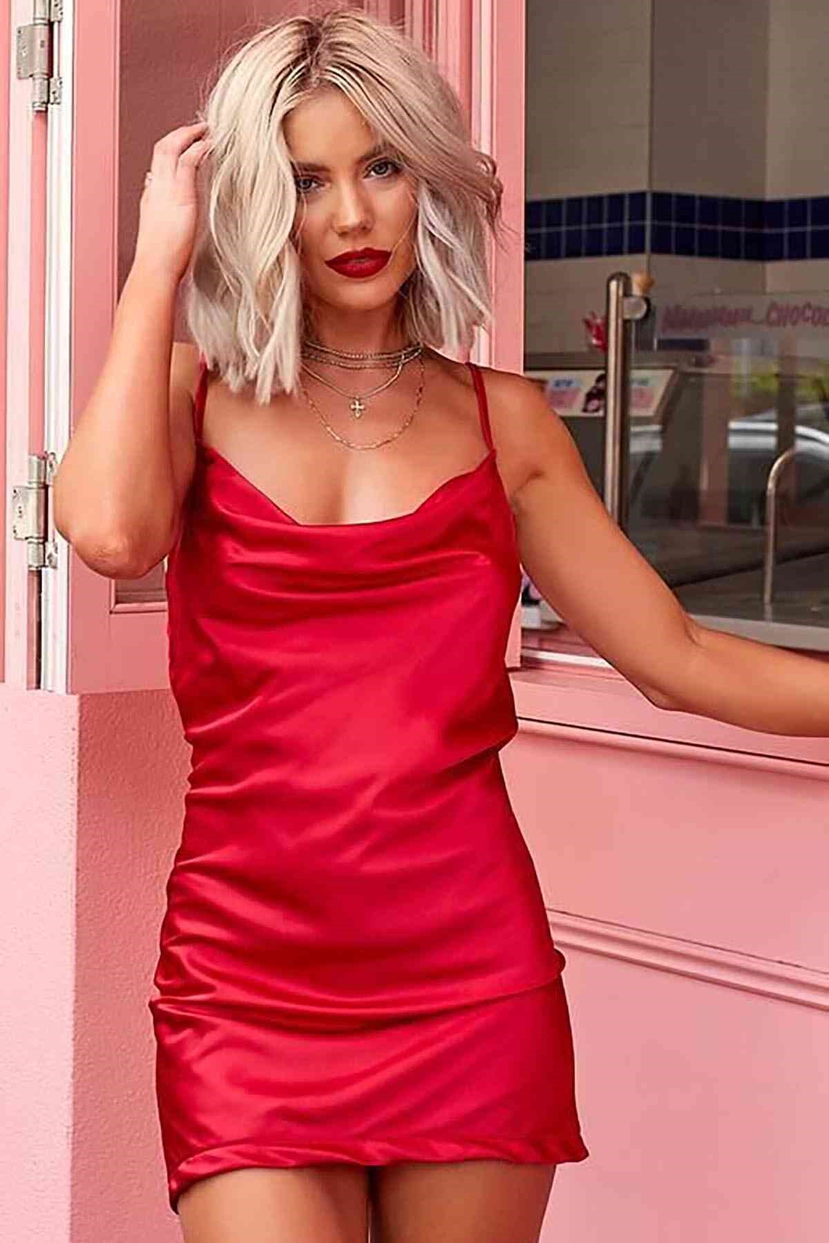 Aria’s Closet Gögüs Degajeli Saten Elbise Kırmızı